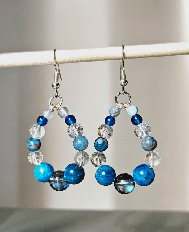 Boucles d'oreilles apatite, agate bleue et cristal de roche