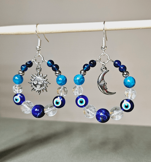 Boucles d'oreilles " Lune VS Soleil " lapis lazuli, cristal de roche, apatite et agate bleue