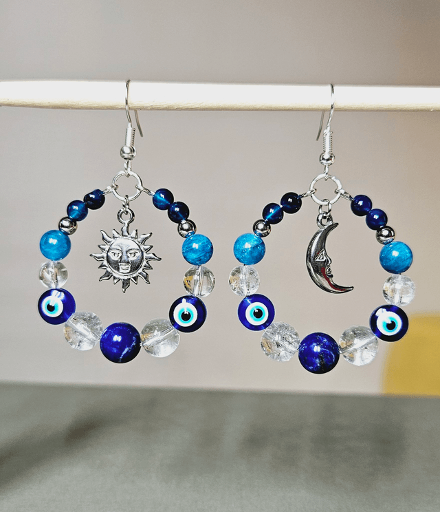 Boucles d'oreilles " Lune VS Soleil " lapis lazuli, cristal de roche, apatite et agate bleue