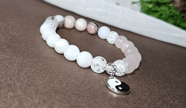 Bracelet " SERENITE ABSOLUE" pierre de lune, opale rose, quartz rose, quartz crack